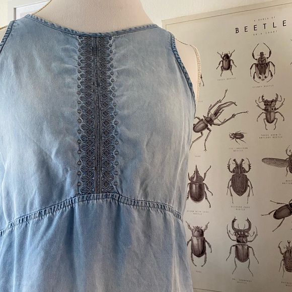 Chambray dress embroidered bodice ties at back size small - Picture 2 of 8